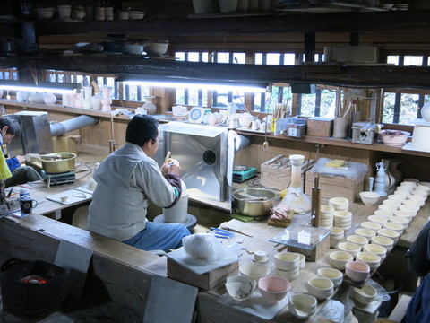 源右衛門窯の職人による作業風景
