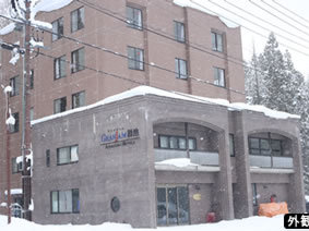 �O�����W�����̒r